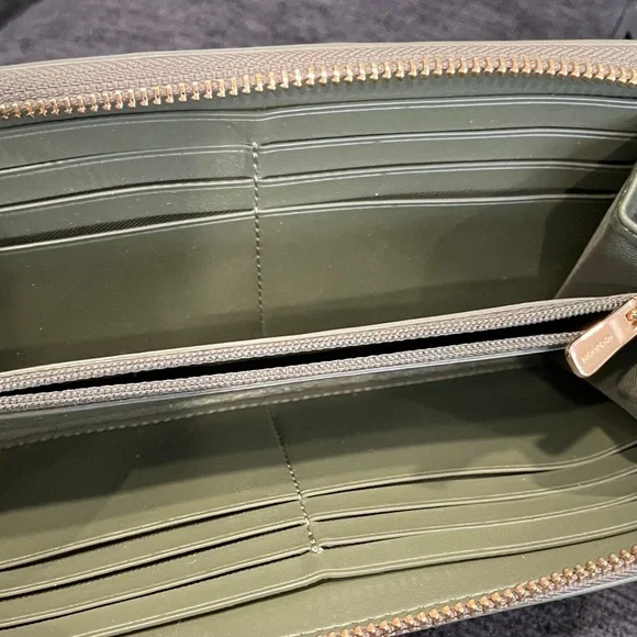 Coach Accordion Signature Canvas Sage Green & Beige Zip Wallet With Leather - Picture 6 of 7